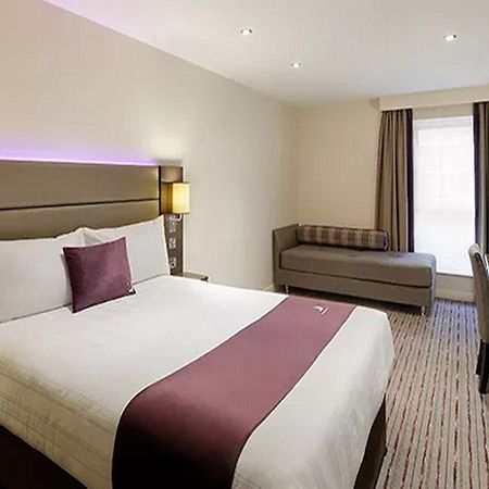 Premier Inn London Romford Esterno foto