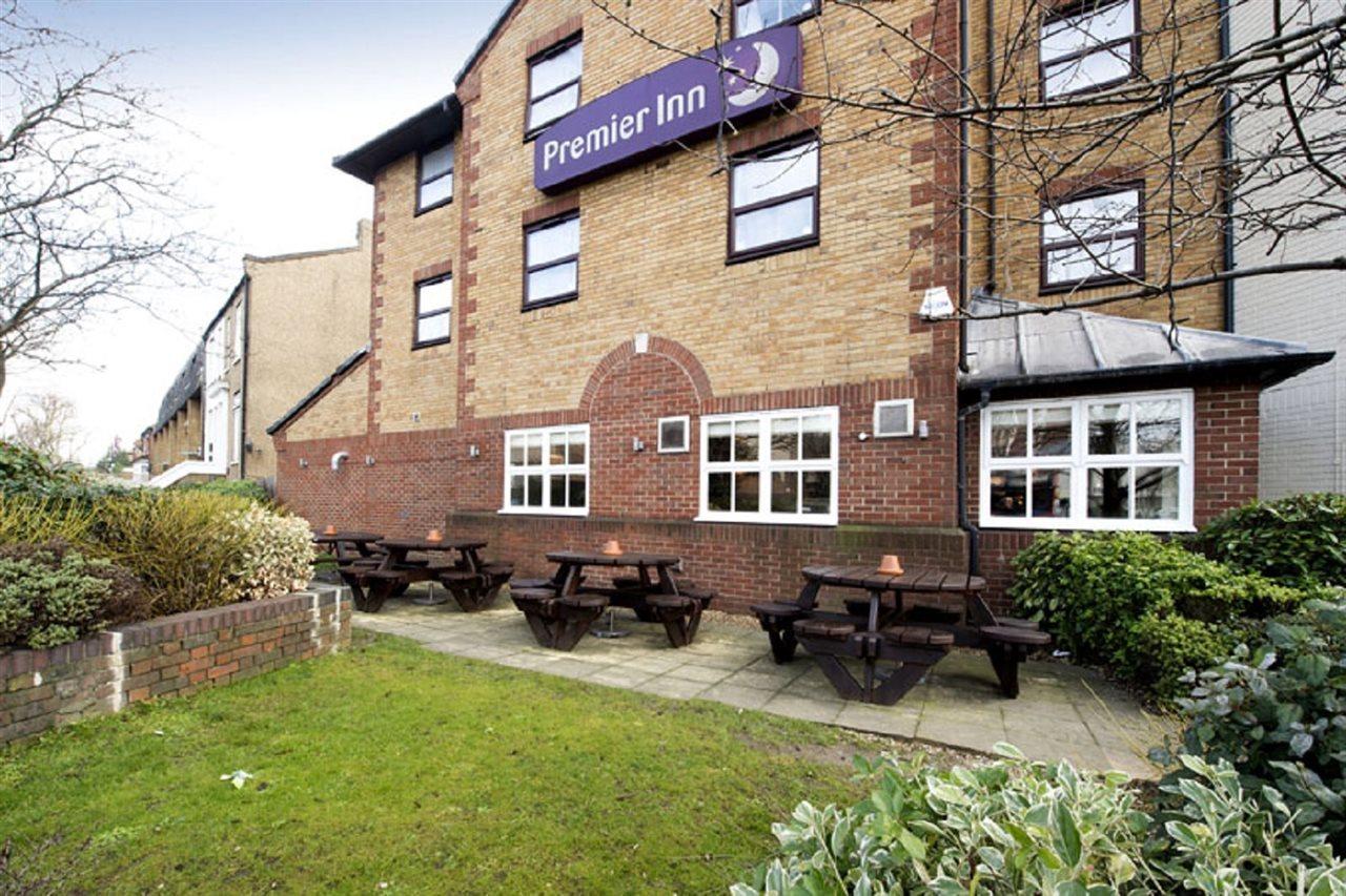 Premier Inn London Romford Esterno foto