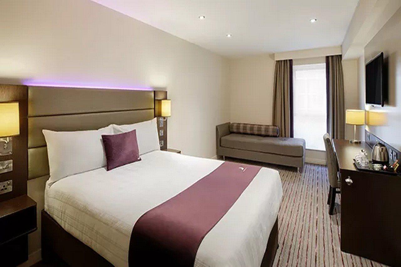 Premier Inn London Romford Esterno foto