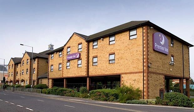 Premier Inn London Romford Esterno foto